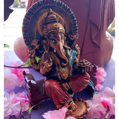 Ganesha op troon beeld 20cm 15cm